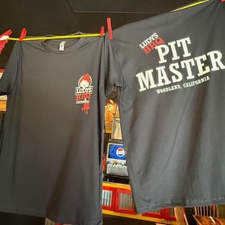 Ludy's BBQ Pit Master black Tee